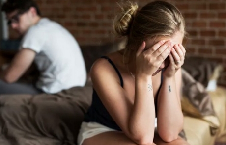 „Ich habe ein neues Baby, bekomme wenig Schlaf und mein Mann weckt mich um zwei Uhr morgens, um ihm Abendessen zu kochen“